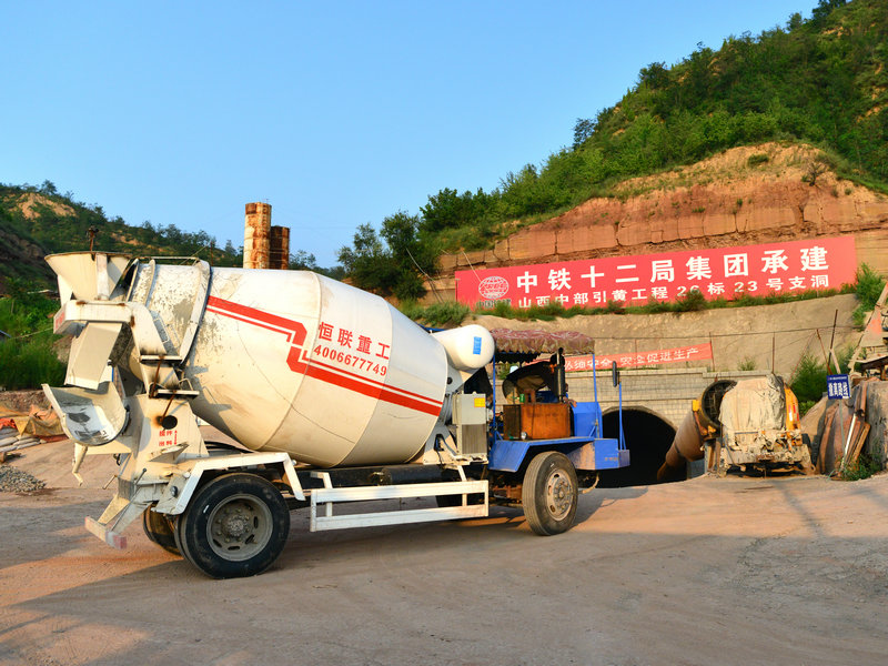 小型攪拌車(chē)產(chǎn)品中價(jià)格很合適的時(shí)風(fēng)2方攪拌車(chē)